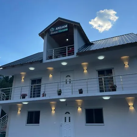 Casa de hóspedes Ardiani *